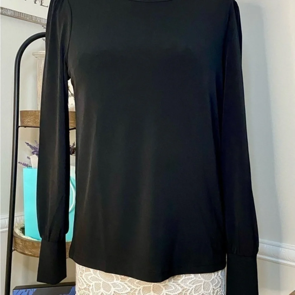 🌸CLEARANCE - Tahari Blouse - C4🖤